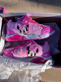 Disney Girls' Minnie Mouse Shoes - Minnie Mouse Slip-On Laceless Light-Up Sneakers