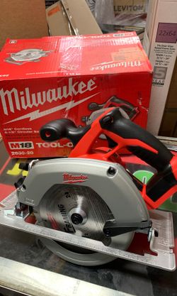Milwaukee M18 Cordless 6-1/2” Circular Saw. NO BATTERY