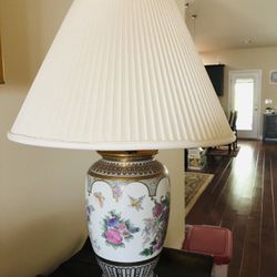 Antique oriental style table lamp 