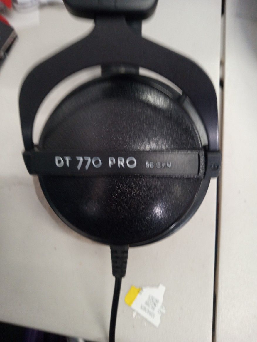 +5
The Beyerdynamic DT 770 PRO 80 Ohm headphones
