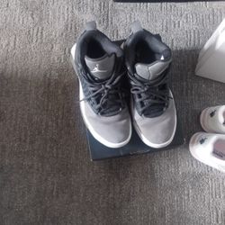 Jordan's lady size 5 they're old