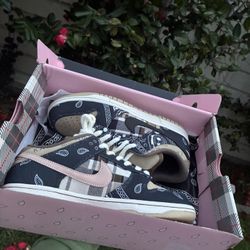 Travis Scott Nike Sb Dunks Size7.5