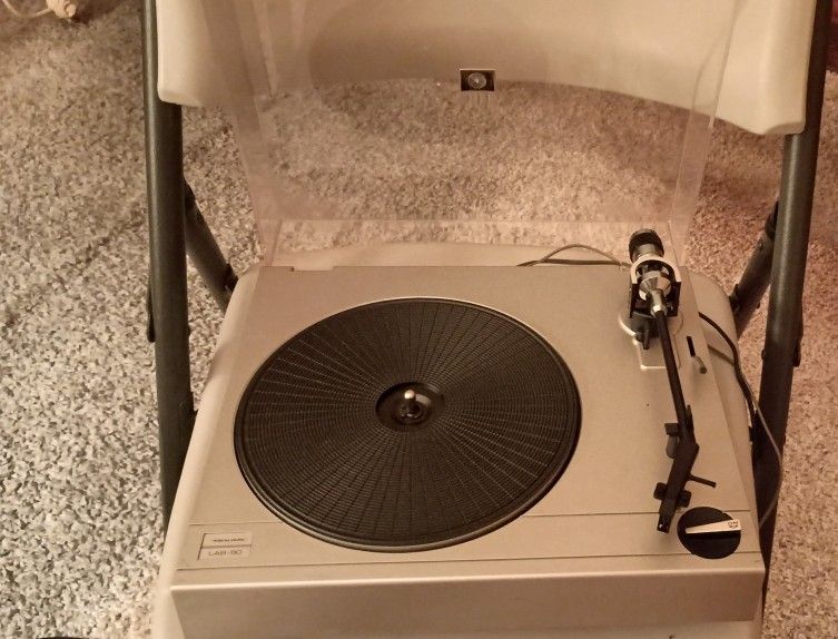 Vintage Realistic LAB-90 Turntable