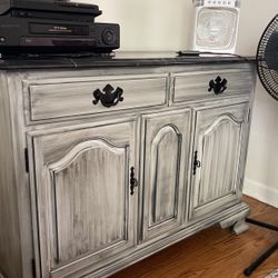 TV stand move, selling everything