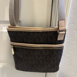 Michael Kors Cross Body Monogram 