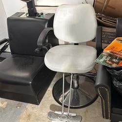 White Hydraulic Salon Chair