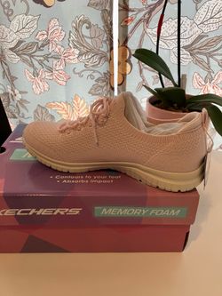 Sketchers Virtue Sneaker Blush size 8.5