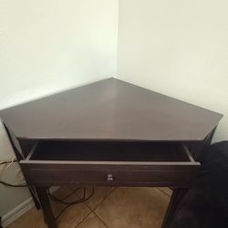 Corner desk