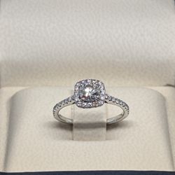 MOVING SALE: 0.43 carat VS1 Diamond Ring - Finger Size 4.50
