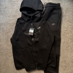 Nike Tech Set