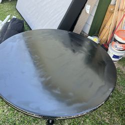 Black round breakfast table