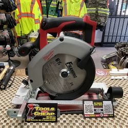 Milwaukee M18 18V Lithium-Ion Cordless 6-1/2 in. Circular Saw (Tool-Only)