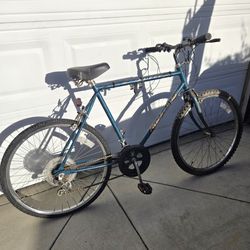 Huffy usa rockslide all terrain 10 speed
Mountain Bike needs tires tubs or just air