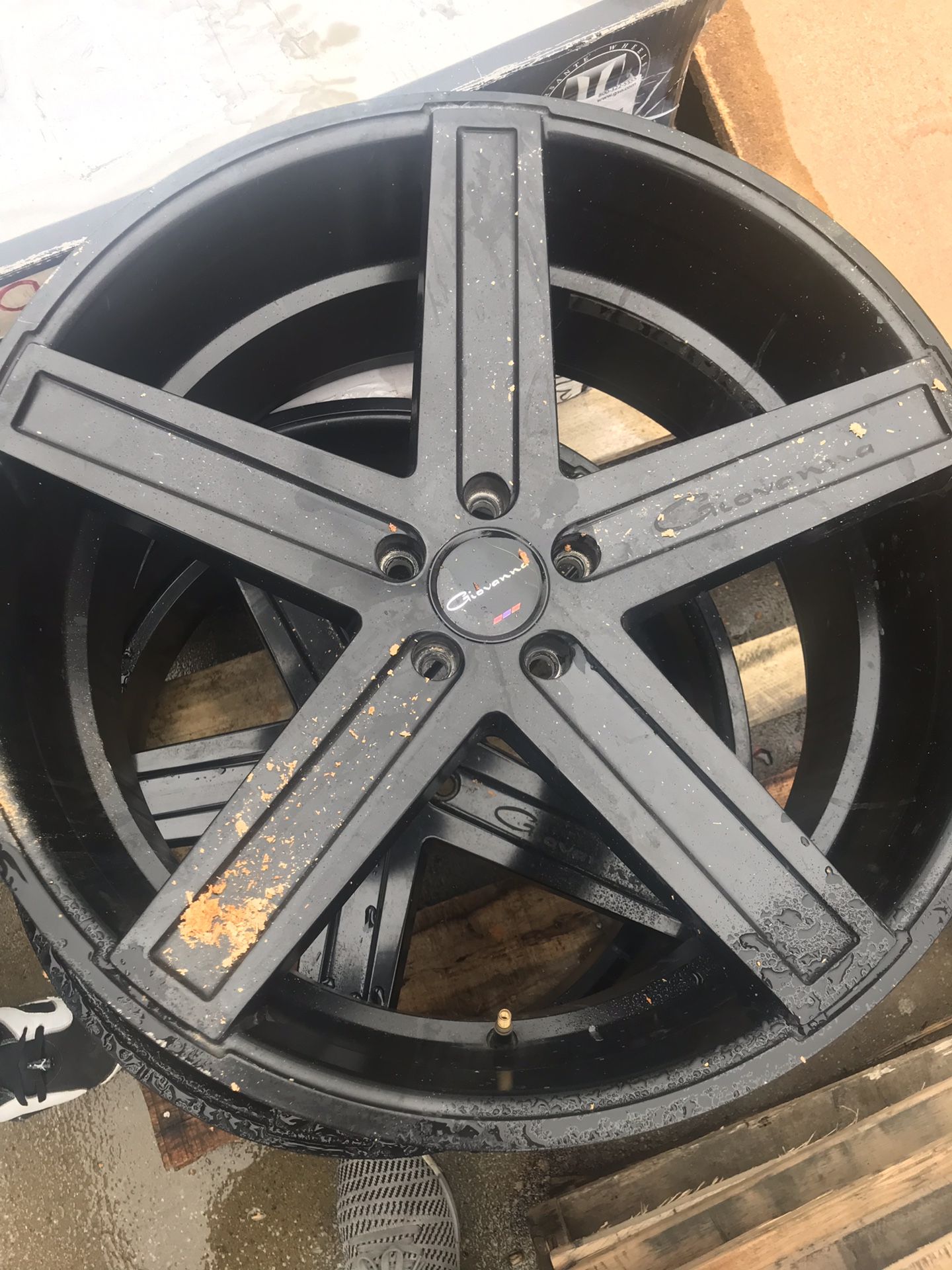 Staggered Black Giovanna Rims