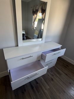 Dresser and mirror all New Furniture with 6 drawers   Free delivery