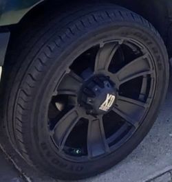 XD series rims 22"inch size 8x6.5, 8 lugs ,good condition.... 275/40/R22, pirelli tires....