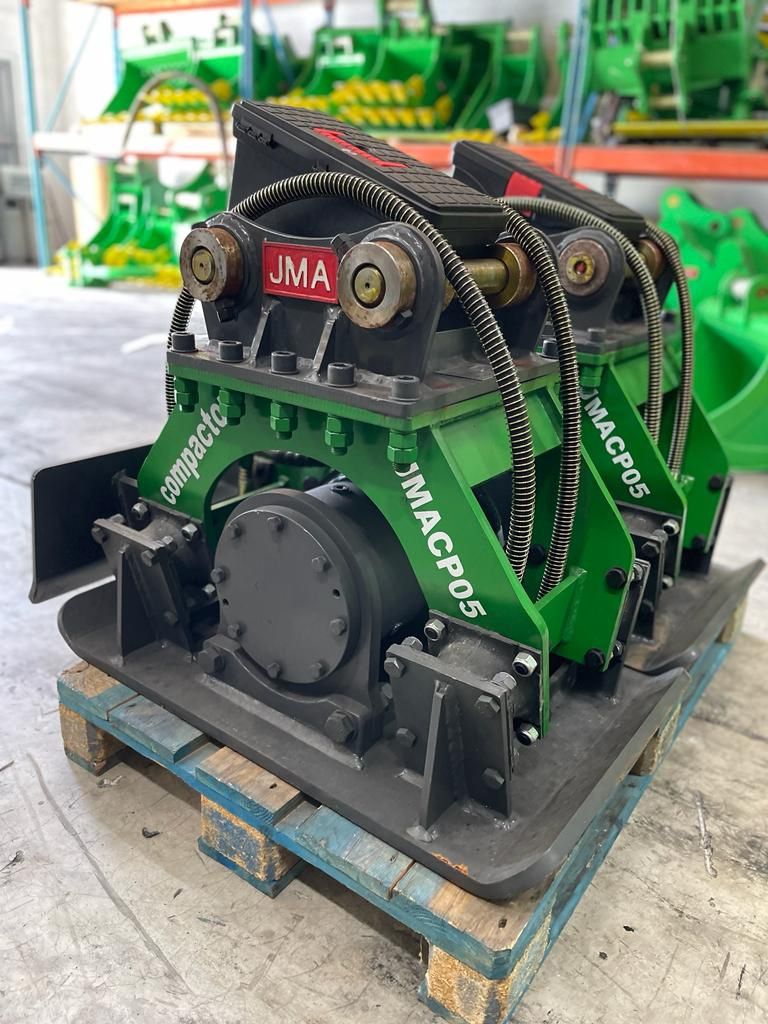 Mini Excavator Plate Compactor Caterpillar CAT 305 / CAT 306 or Similar Machine 4-6 Tons Capacity.