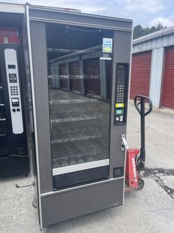 Crane National 148 Snack Vending Machine With Reader Capability