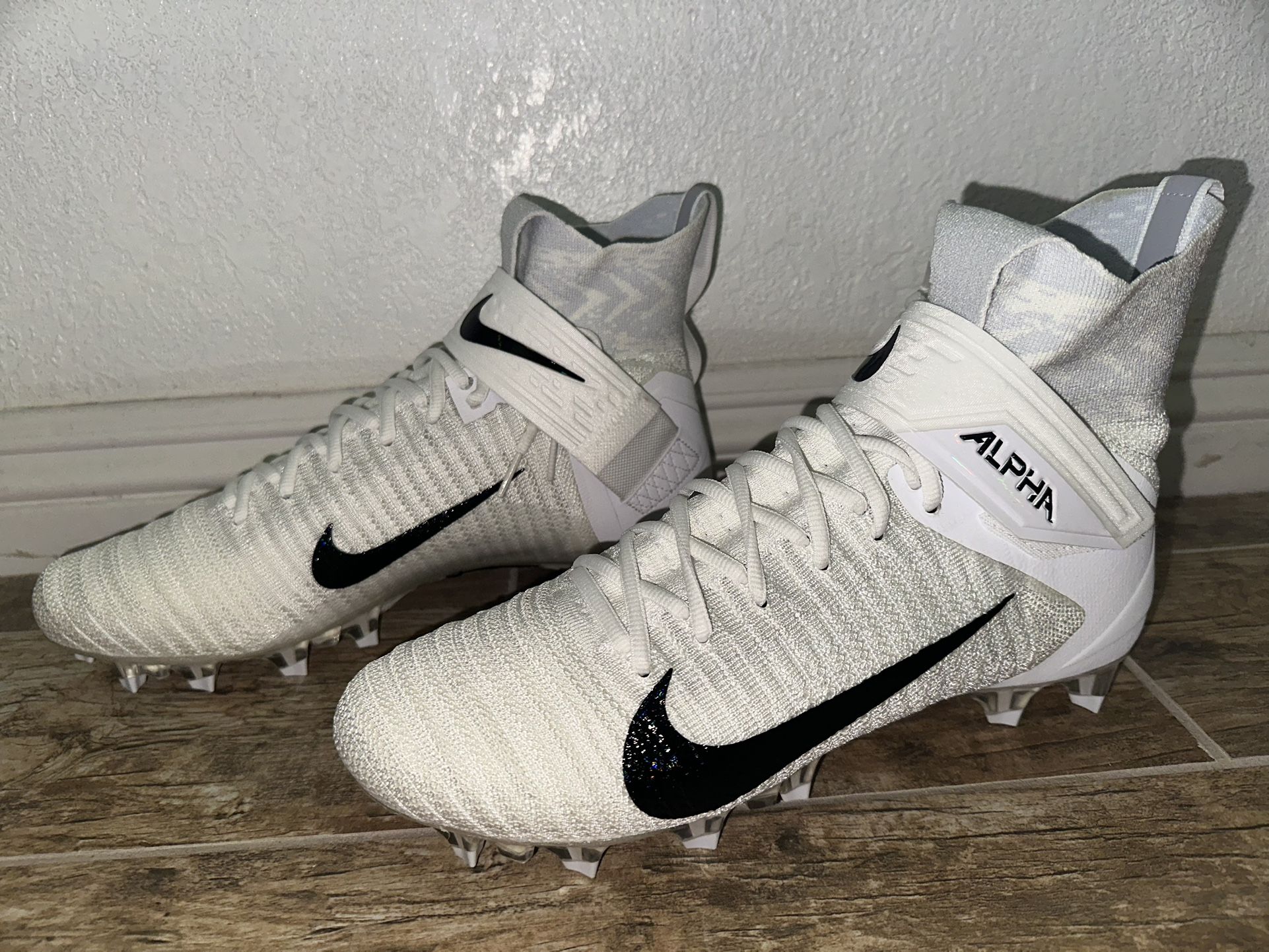 Nike Alpha Menace Elite 2 Flyknit Football Cleats White A03374 101 Men Size 10.5 MORE Team sports