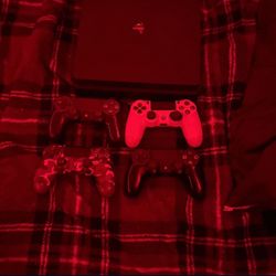 PS4 Pro And PS4 Slim 