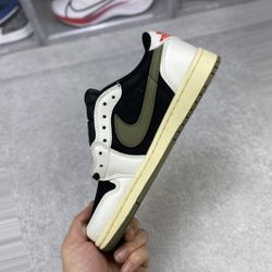 Jordan 1 Low Travis Scott Olive 120