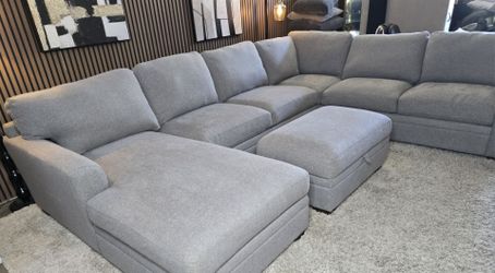 LIKE NEW - Thomasville Langdon Fabric Sectional with Chaise/Storage