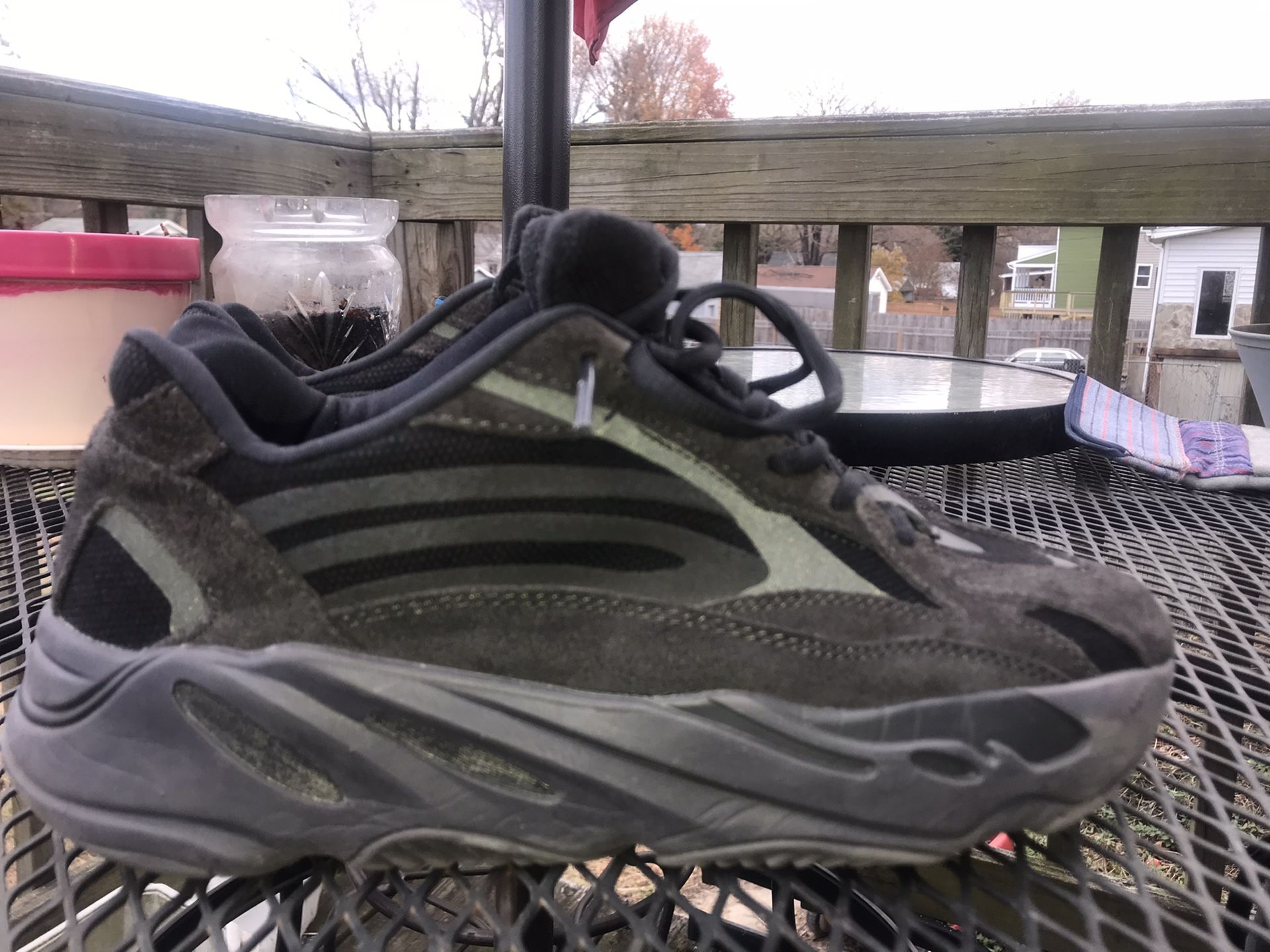 Yeezy 700 size 10