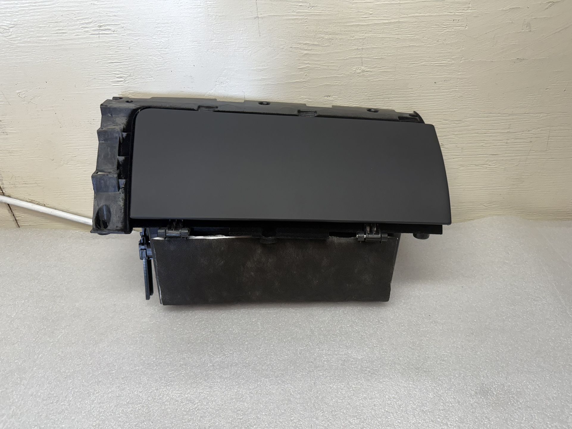 2016-2021 Tesla Model S GLOVE BOX ASSEMBLY 1003327-14-P OEM