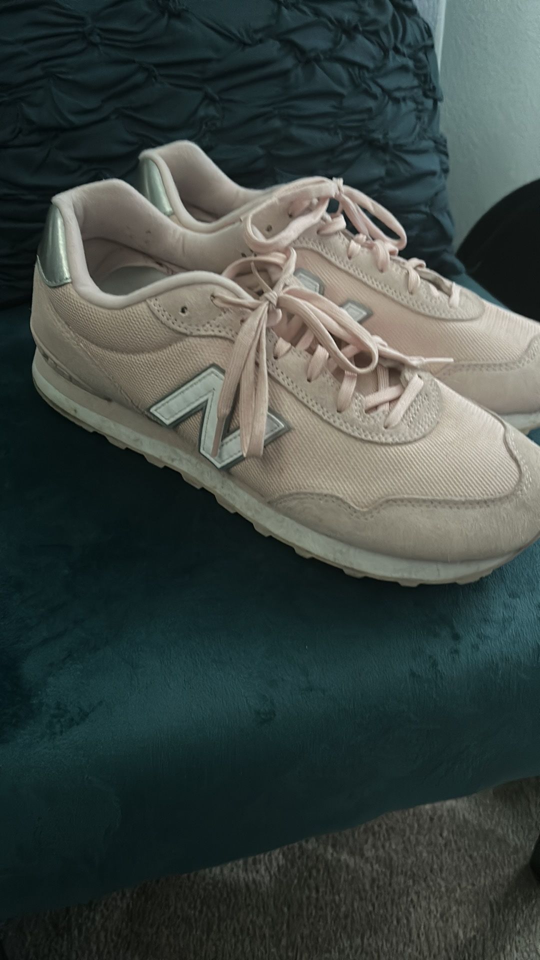Women’s Size 11 Peach And Silver New Balance Sneakers In Pre-Loved Condition Needs Insoles