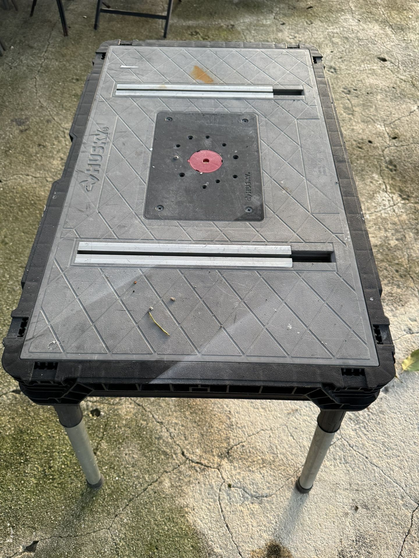 Husky Saw - Work Table With Removable Legs 