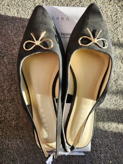 Ladies flat shoe size 9