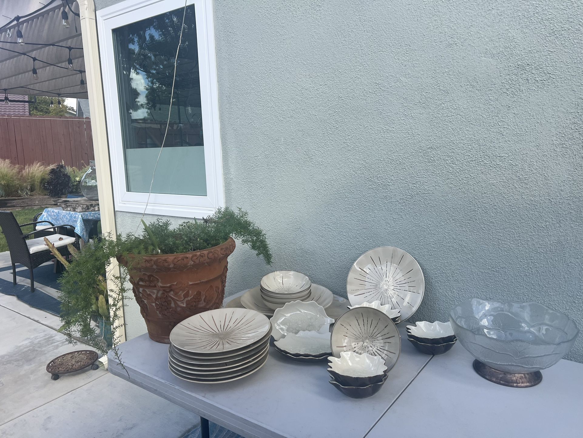 Dinnerware And Serving Dishes