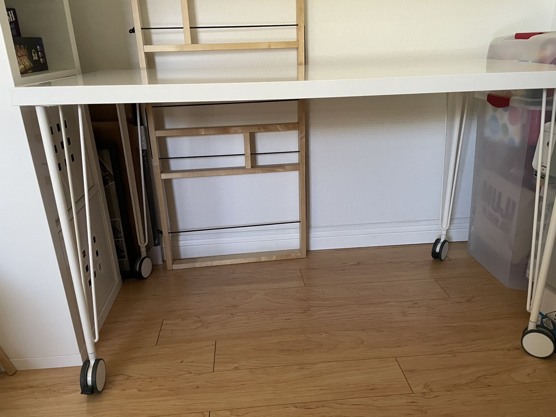 Great Condition White LINNMON Desk With KRILLE Wheel Legs (IKEA)