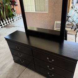 Dresser 