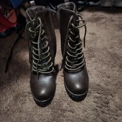 Boots Size 7.5