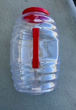 Plastic container / 5 gallon container