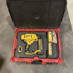 Dewalt 18 Ga Brad Nailer With Case