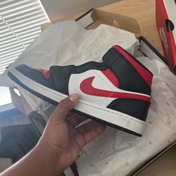 Jordan 1 Mid