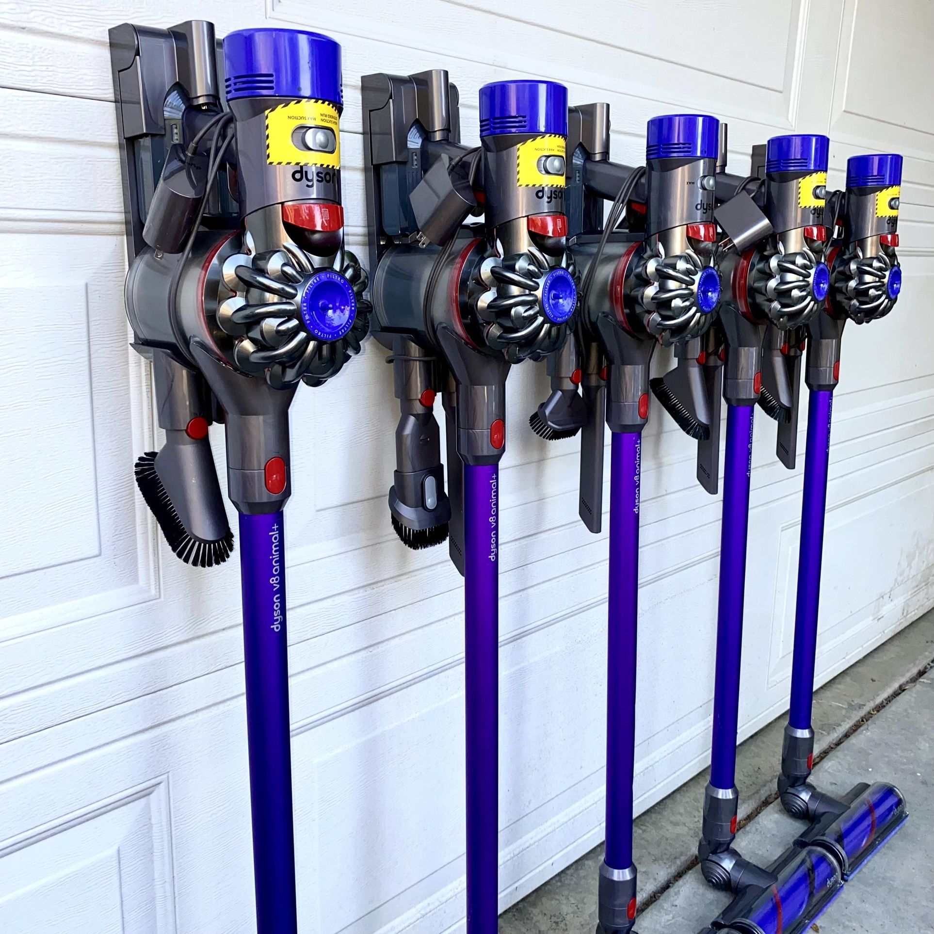 Dyson V8 Animal + Cordless Vacuum Cleaner w/ Accessories - FULLY REFURBISHED - 30 Day Battery WARRANTY