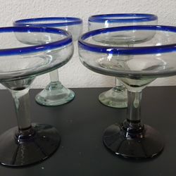 MEXICAN HANDBLOWN MARGARITA GLASSES 2 SETS OF 2

ONE SET SLIGHTLY BIGGER THAN THE OTHER ONE & ONE SET HAS DARK BOTTOM OTHER SET ALL CLEAR 
BOTH COBALT
