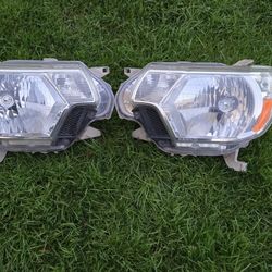 2012-2015 Toyota Tacoma Hedlights Oem 