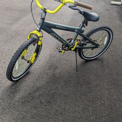 12" BIKE BLACK AND YELLOW BYCILE