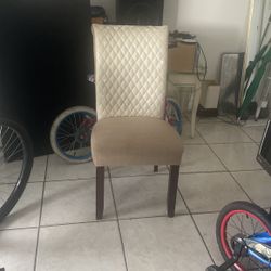 One Soft Cushion Chairs 