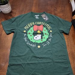 New Peanuts Merry Christmas  Tshirt Dark Green SIZE Medium.