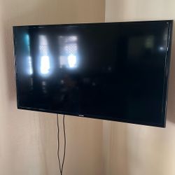 40 inch Samsung TV with TV mount