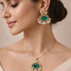 Pretty green emerald style jewelry set earrings and pendant