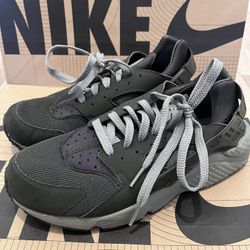 Nike Air Huarache Sequoia Green Men’s Size 9 (USED)