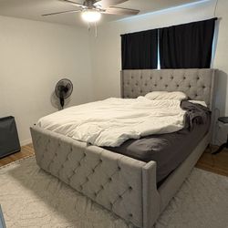 King Bed W. Frame