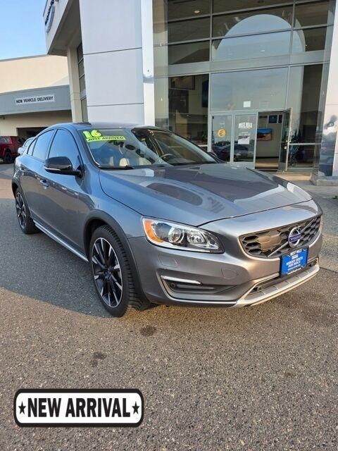 2016 Volvo S60 Cross Country