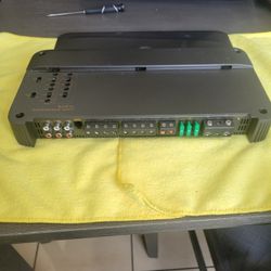 UN AMPLIFIER INFINITY 